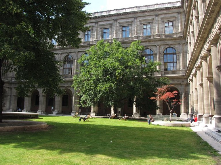 University of Vienna Courtyard-5.JPG